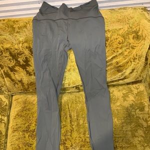 LULULEMON TRAIN TIMES 7/8. OLVE GREEN